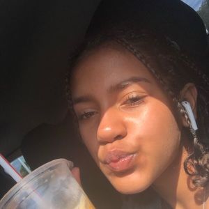 Meet your Posher, Amaya